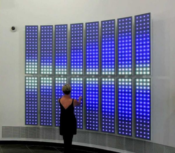 perete - display interactiv